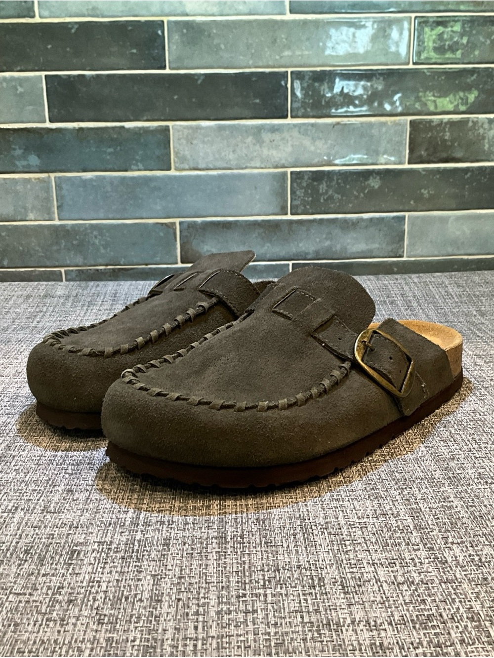 Cushionaire Canoe Suede Clogs In Khaki Women’s Size 8M - NEW - Picture 4 of 16